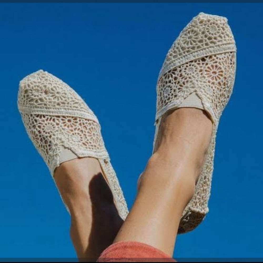 TOMS Women's Pastel Grey Crochet Slip-On Flats Size 9.5 Y2K New